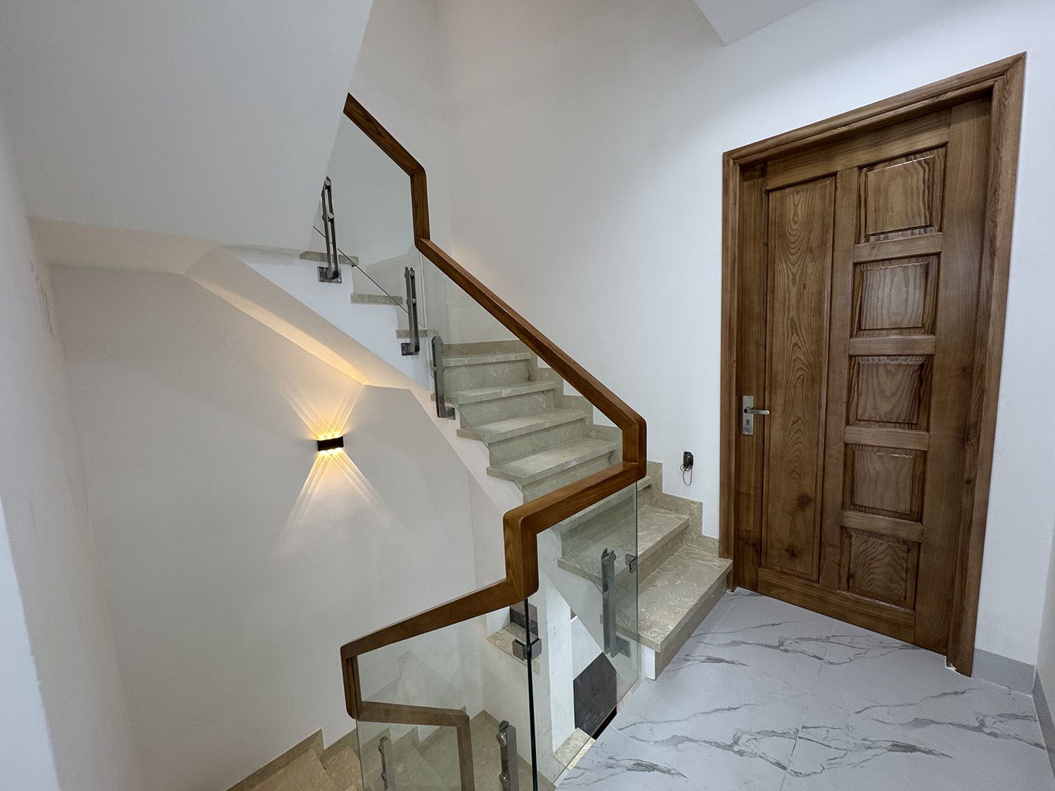 Nhà phố 3 lầu, mới 100% xe hơi đổ cách nhà 10m khu VIP Nguyễn Văn Đậu - Gần Phan Đăng Lưu